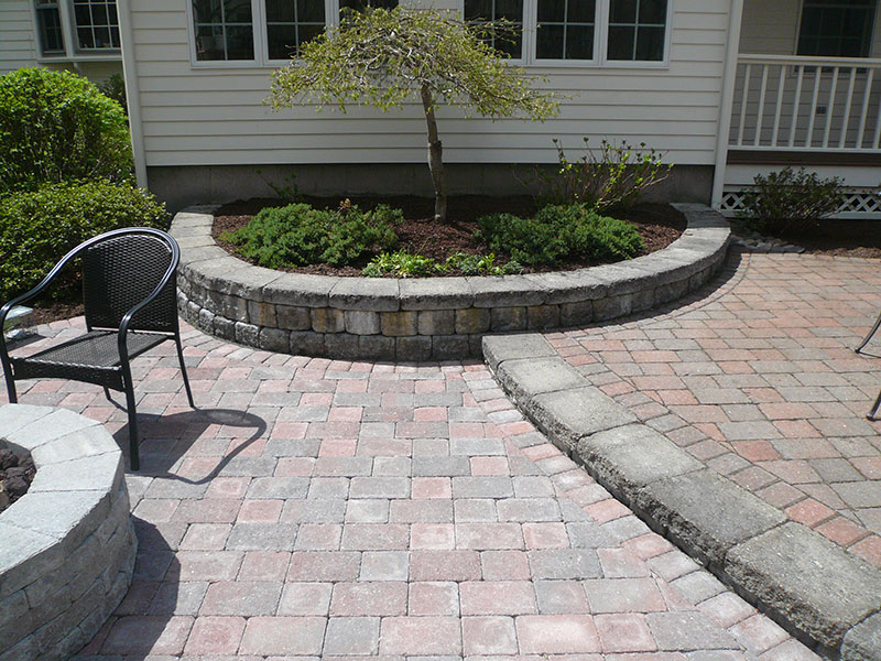 landscaping-patio-with-steps